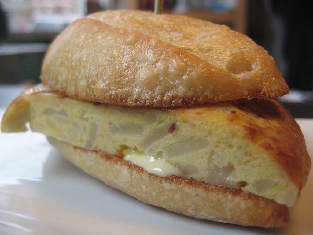 Spanish food: bocadillo de tortilla