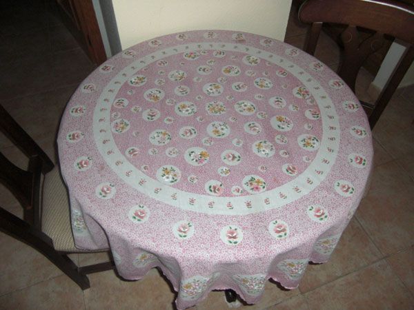 vintage style tablecloch