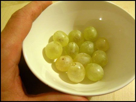 The 12 Grapes in Spain